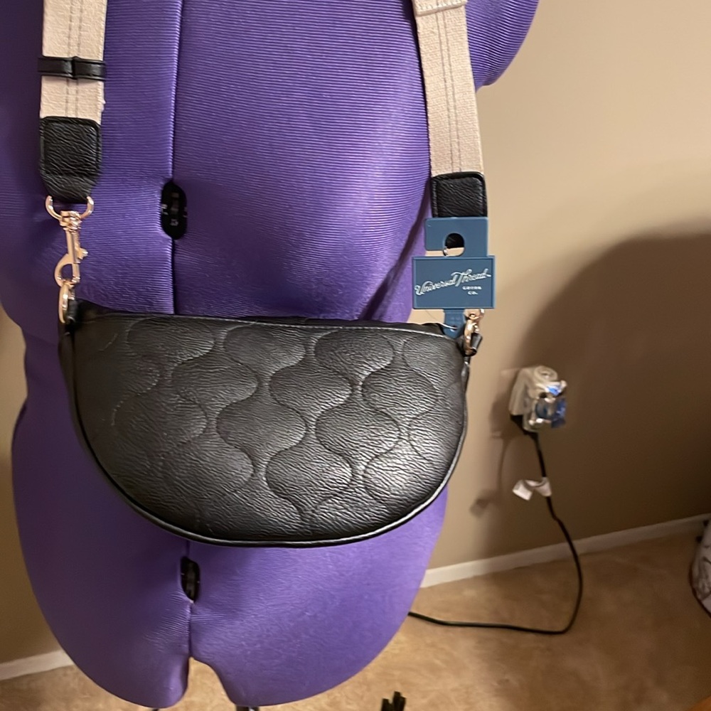 Universal Thread Purse - Picture 2 of 5